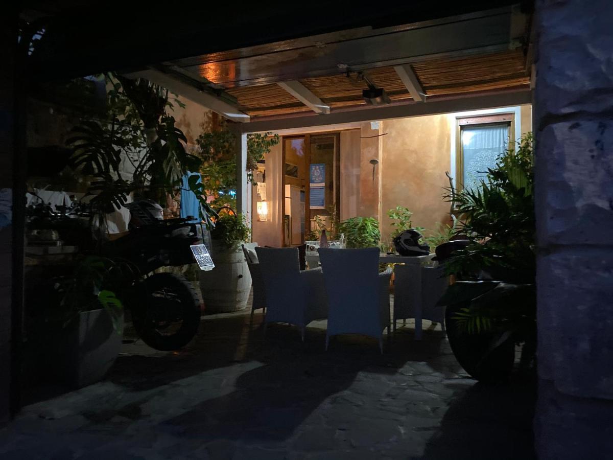 B&B Domus De Janas Gonnesa Exterior photo